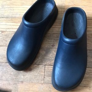 Klogs nursing shoes